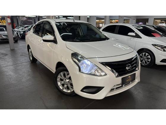NISSAN VERSA 1.6 16V FLEX SV 4P XTRONIC NISSAN VERSA 1.6 16V FLEX SV 4P XTRONIC